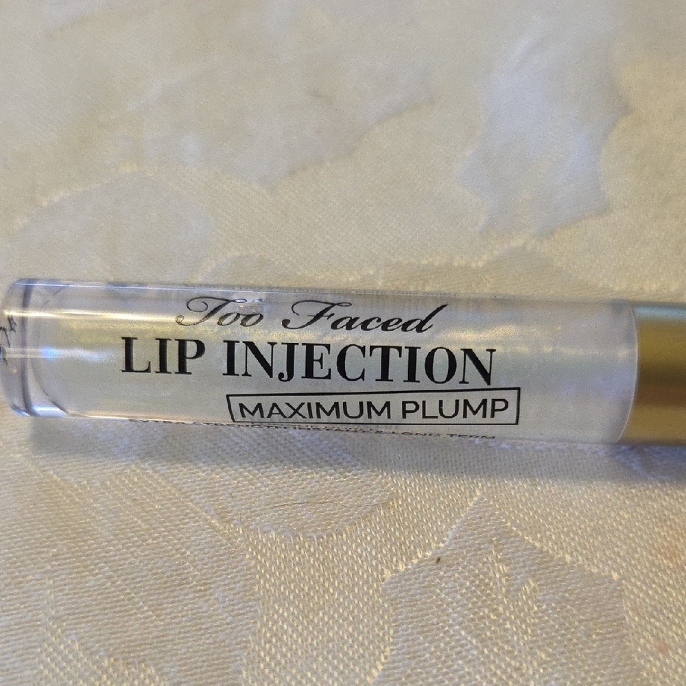 Too Faced Lip Injection Maximum Plump